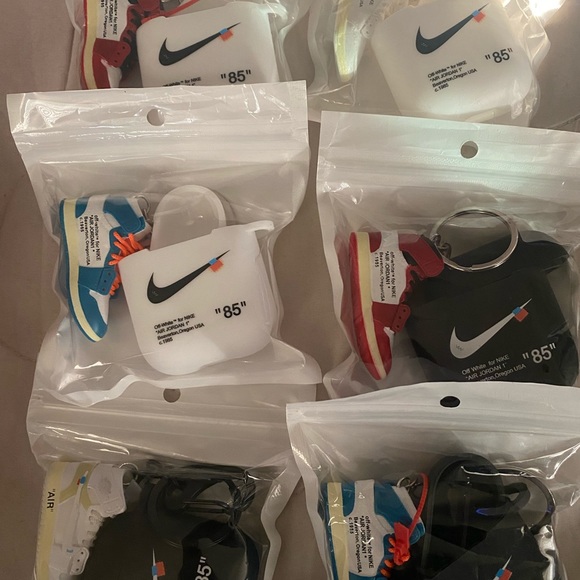 iPhone 11pro/Pro Max phone cases & AirPod cases - Picture 5 of 5